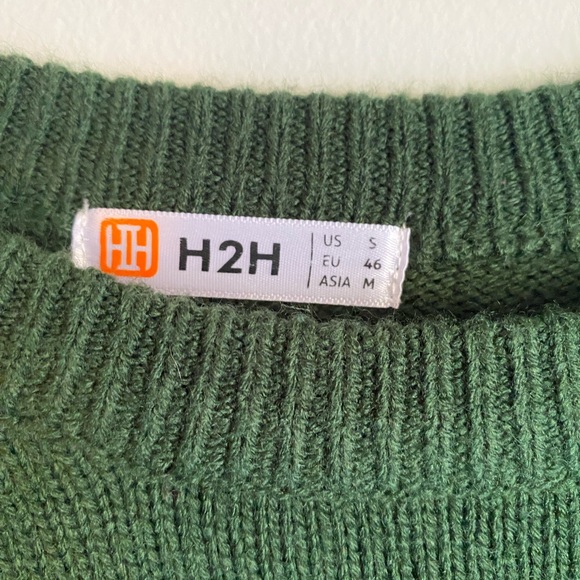 green christmas sweater - Picture 2 of 3